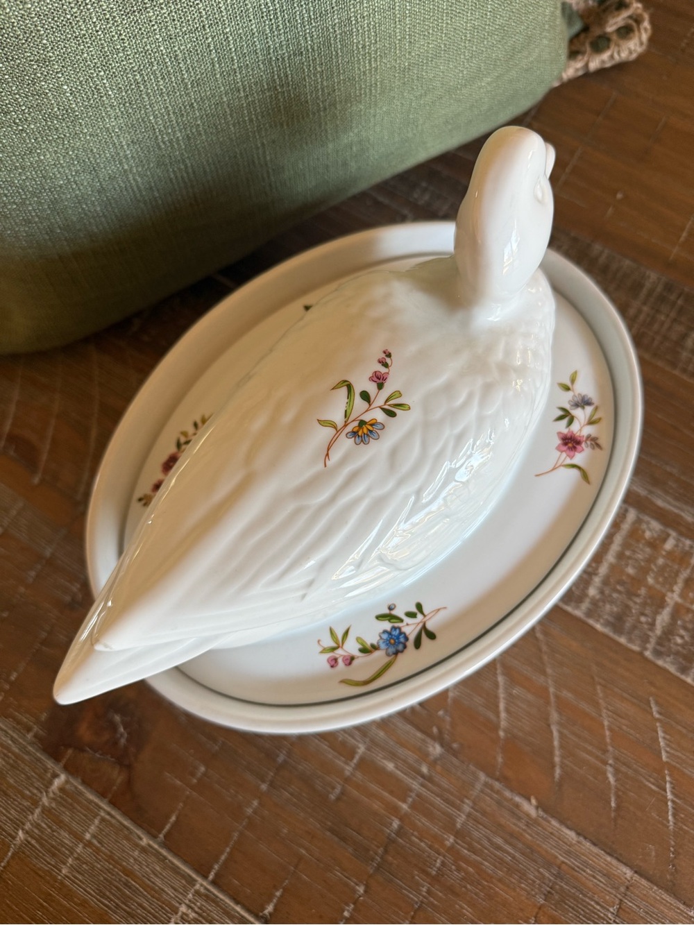 Cordon Bleu White Floral Porcelain Covered Dove Dish- Microwave and oven proof. - Picture 3 of 6